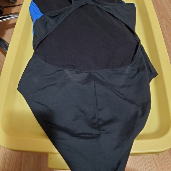 One piece swimsuit - Picture 2 of 2